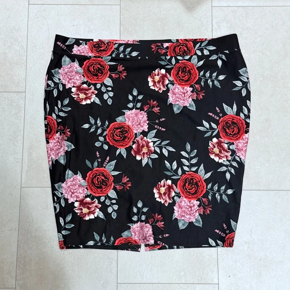 Torrid Floral Pencil Skirt 4X 🌹🖤